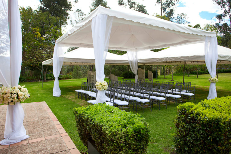 Pavillon mit Bestuhlung mieten